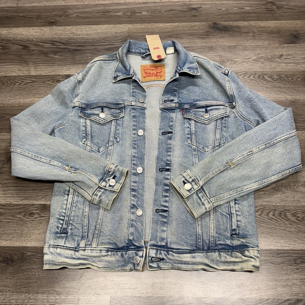 Levi's Men's Trucker Jacket Light Stonewash Blue 723340422  Mens Size Medium NEW